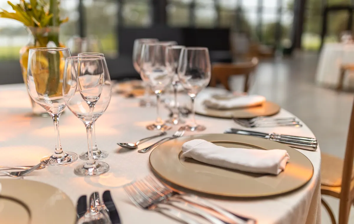 Table dressée à la française