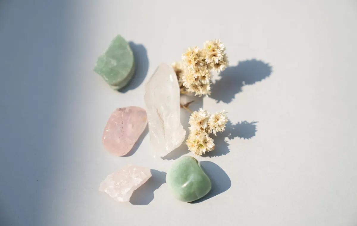 Pierre d'aventurine verte avec ses scintillements dorés caractéristiques