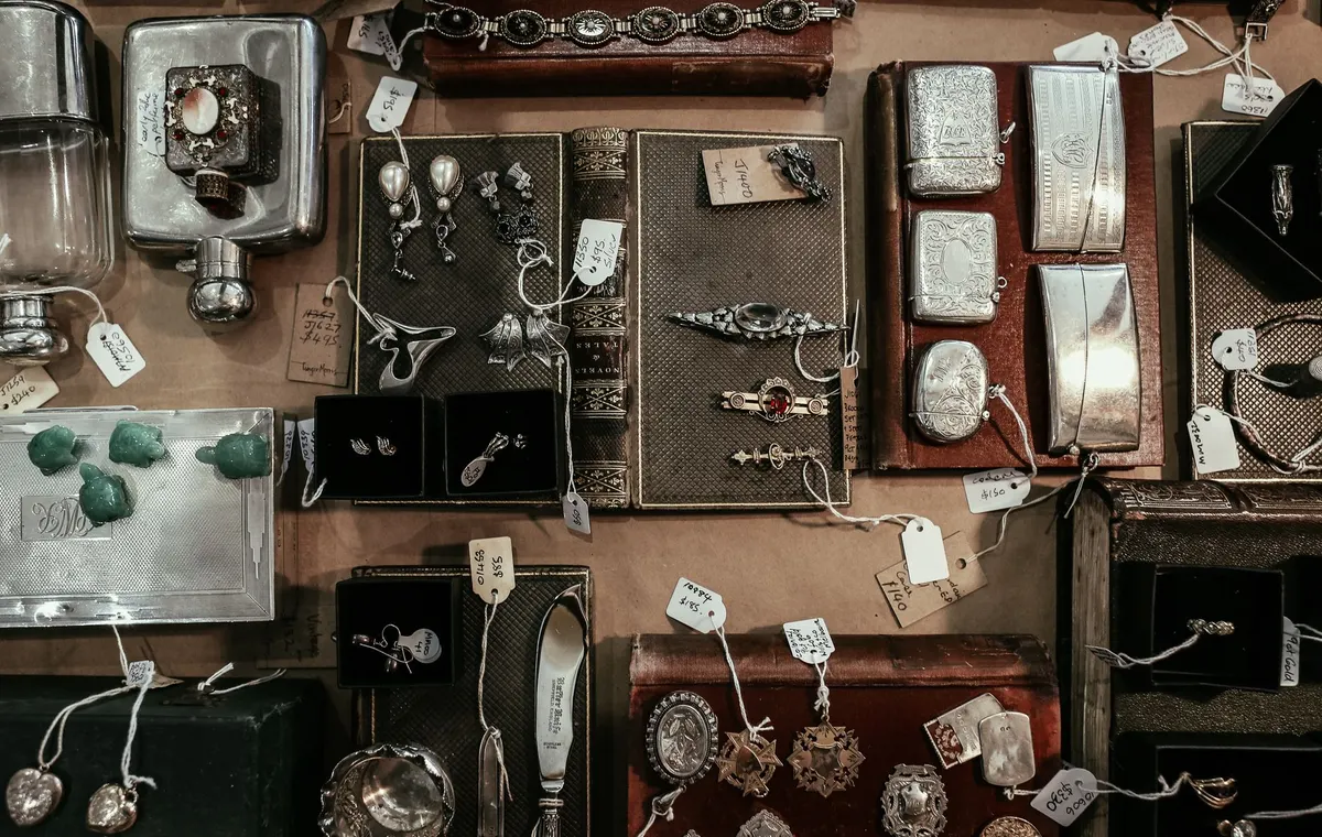 Bijoux anciens et bagues de style